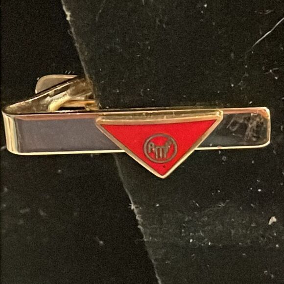 Vintage-1960s-1.25” x 0.25” AMF Magic Triangle gold tone/red enamel tie clip/bar - Picture 3 of 11